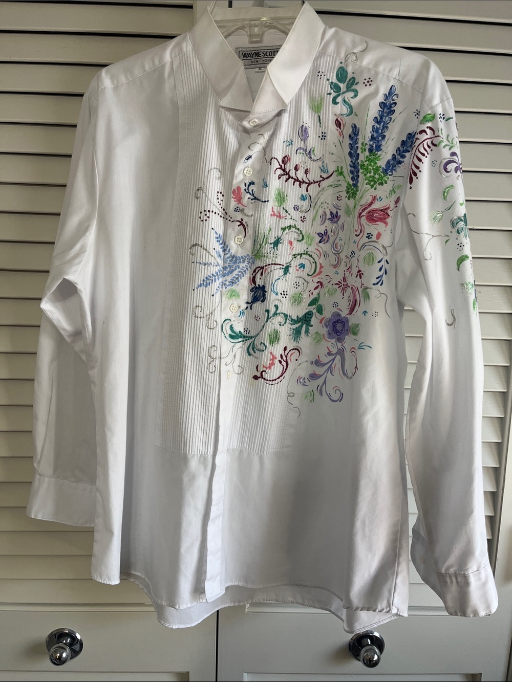 Wayne Scott Women’s White Ribbed Button Shirt Multicolor Floral Embellishments